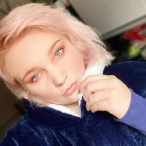 Meet your Posher, Alexandrea